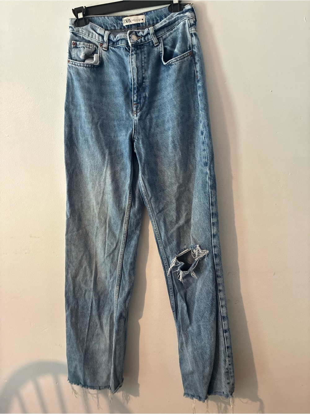 Zara Distressed high rise Mom Jeans (Size US 6)